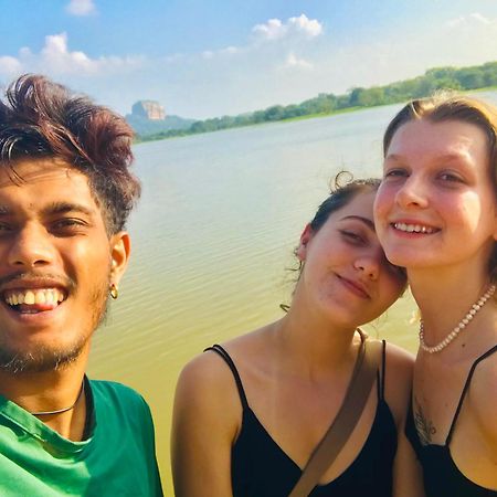 Jungle Host Hostel And Tree House Sigiriya Bagian luar foto