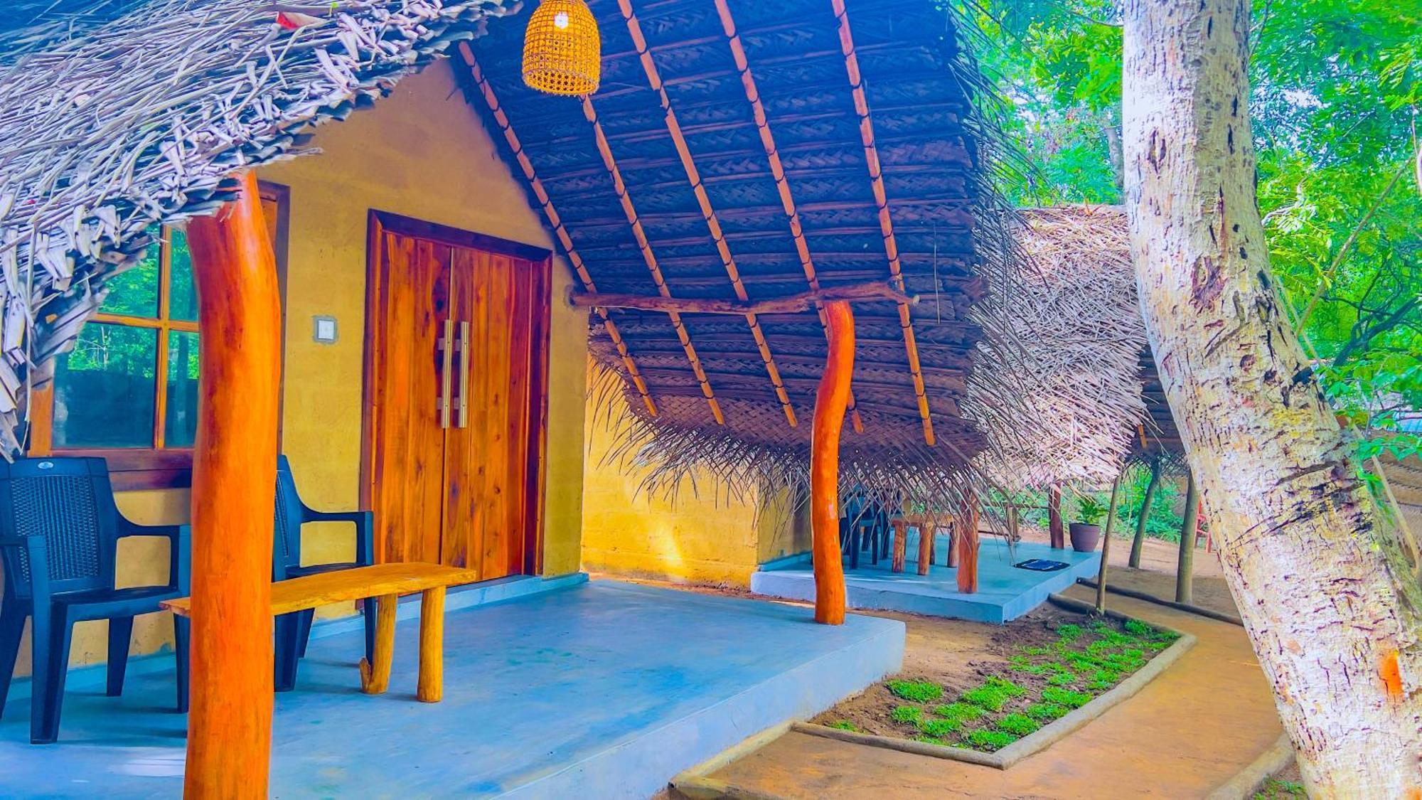 Jungle Host Hostel And Tree House Sigiriya Bagian luar foto
