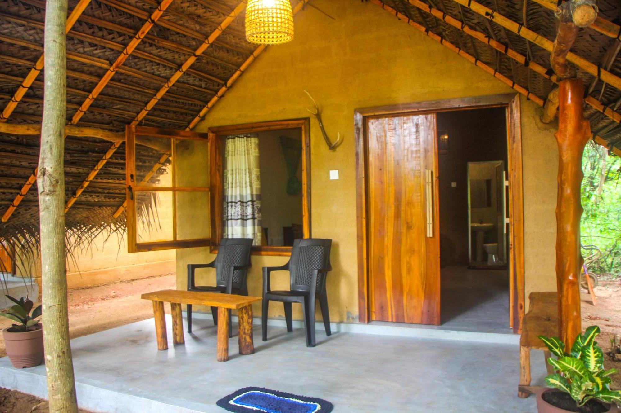 Jungle Host Hostel And Tree House Sigiriya Bagian luar foto