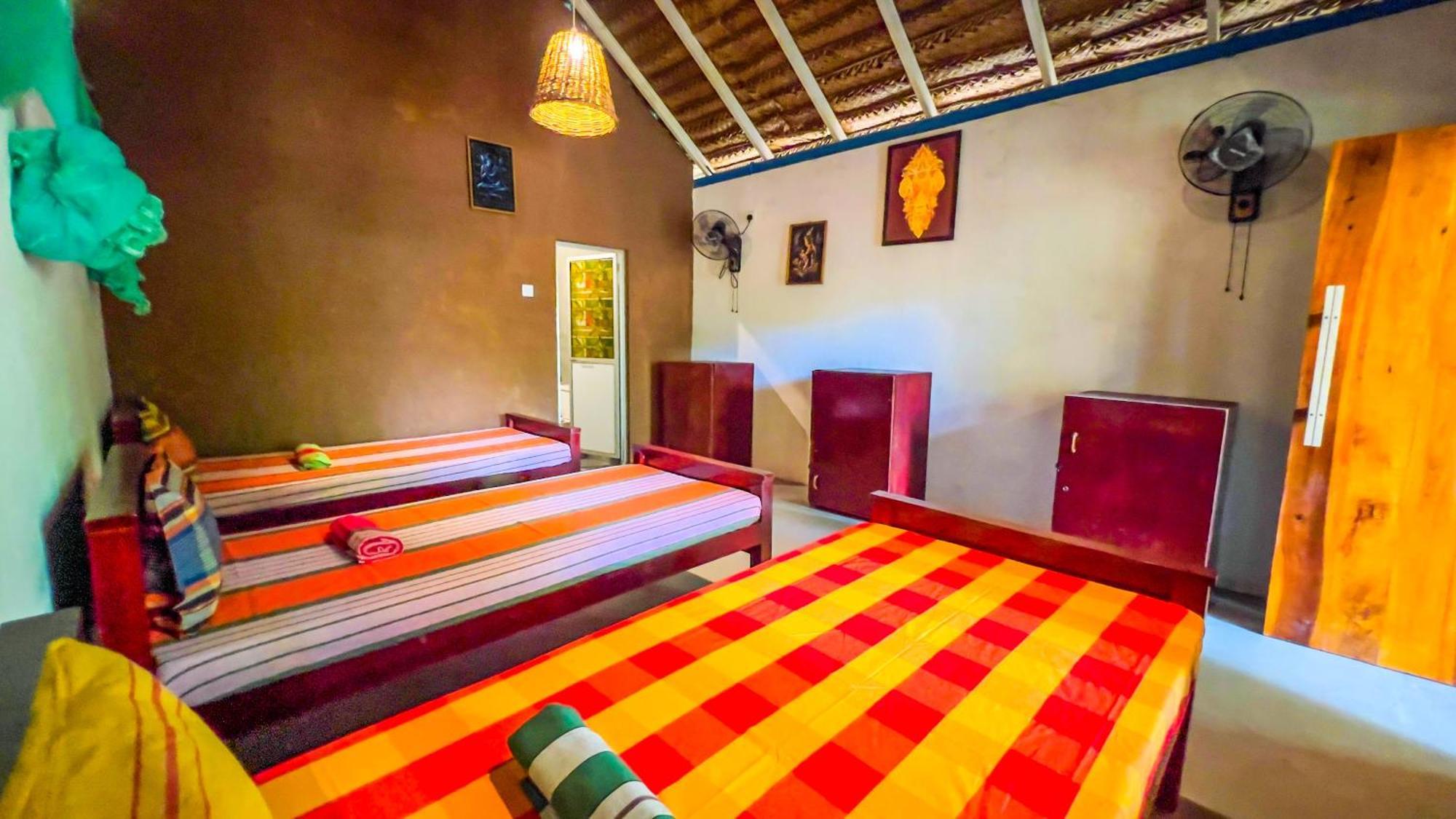 Jungle Host Hostel And Tree House Sigiriya Bagian luar foto