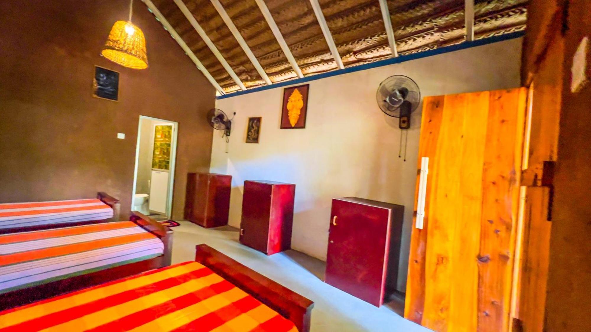 Jungle Host Hostel And Tree House Sigiriya Bagian luar foto