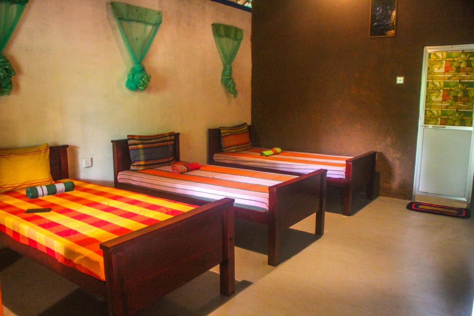 Jungle Host Hostel And Tree House Sigiriya Bagian luar foto
