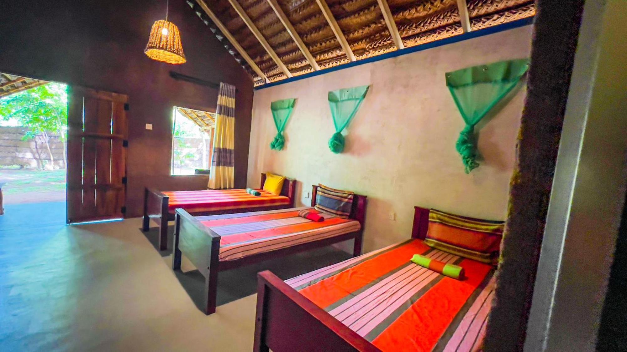 Jungle Host Hostel And Tree House Sigiriya Bagian luar foto