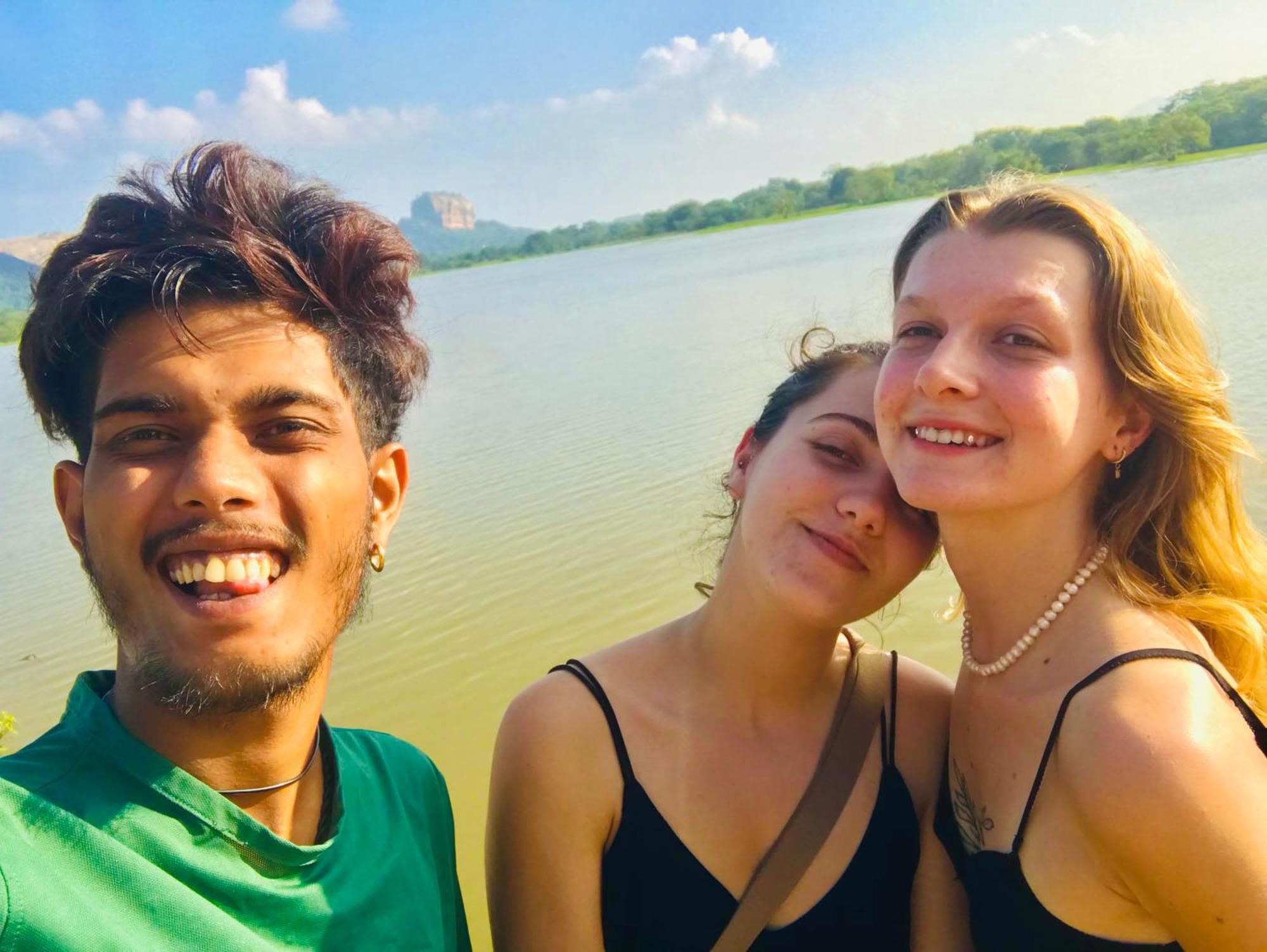 Jungle Host Hostel And Tree House Sigiriya Bagian luar foto
