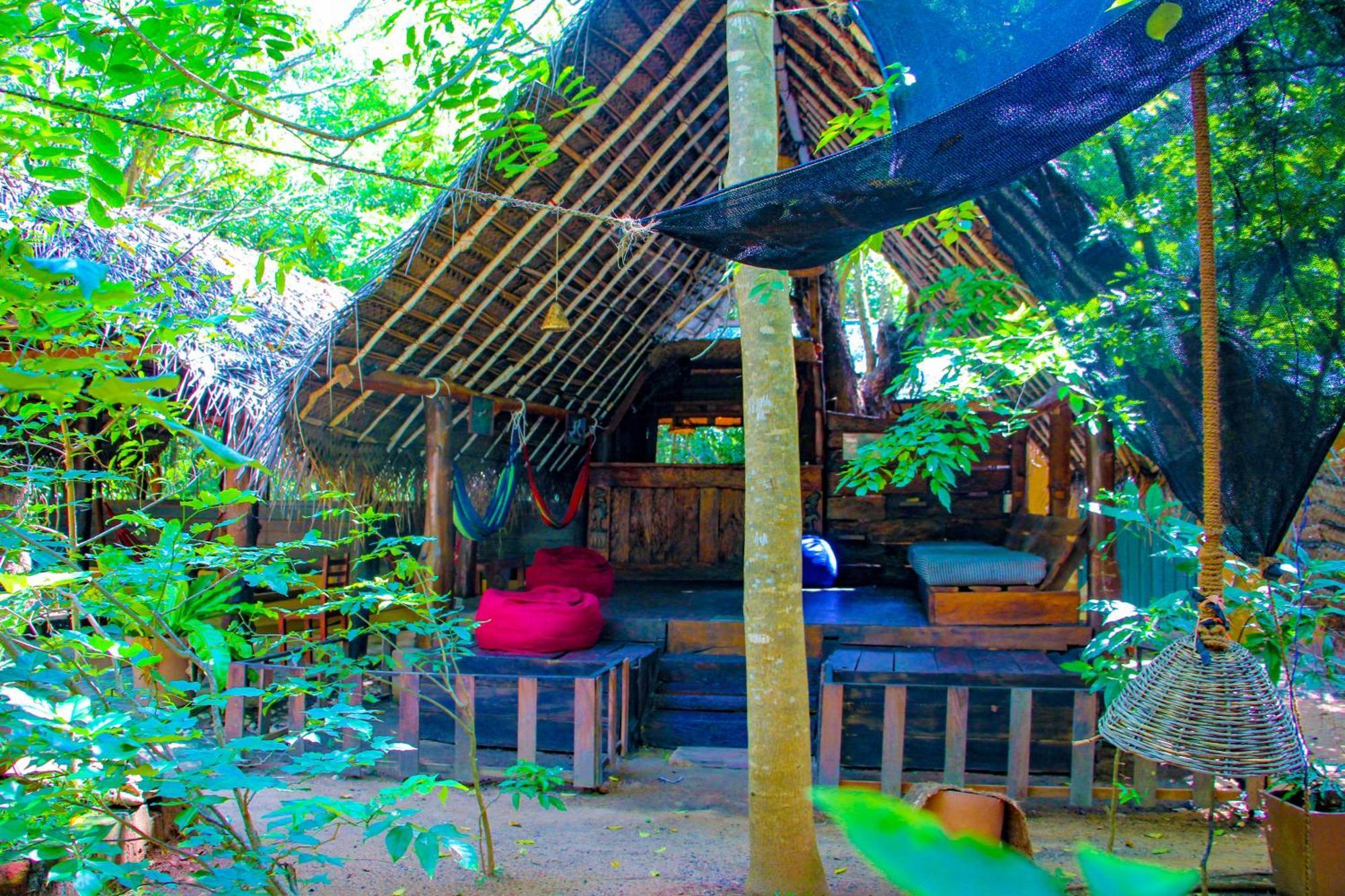 Jungle Host Hostel And Tree House Sigiriya Bagian luar foto