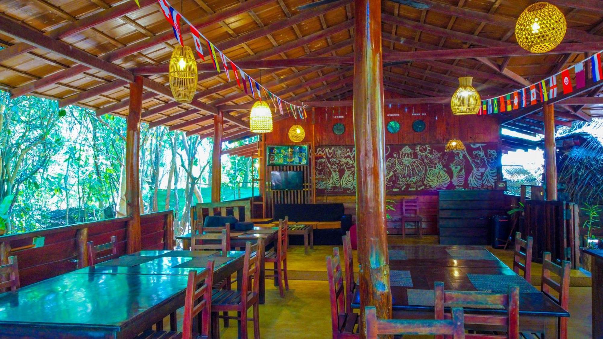 Jungle Host Hostel And Tree House Sigiriya Bagian luar foto