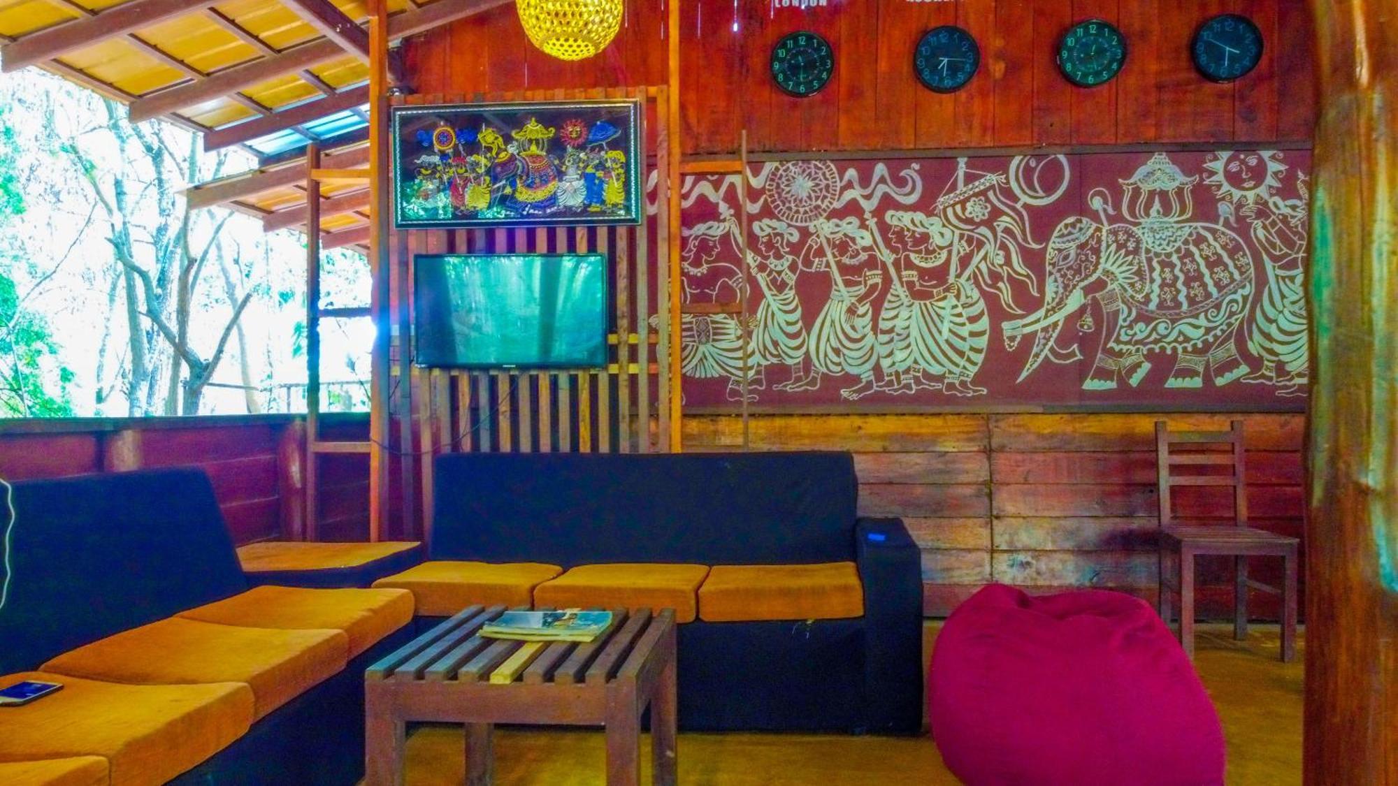Jungle Host Hostel And Tree House Sigiriya Bagian luar foto
