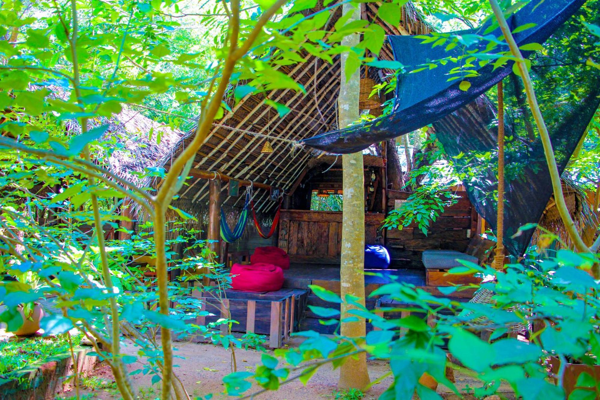 Jungle Host Hostel And Tree House Sigiriya Bagian luar foto